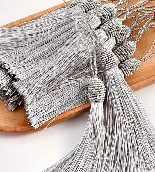 Silver Tassel